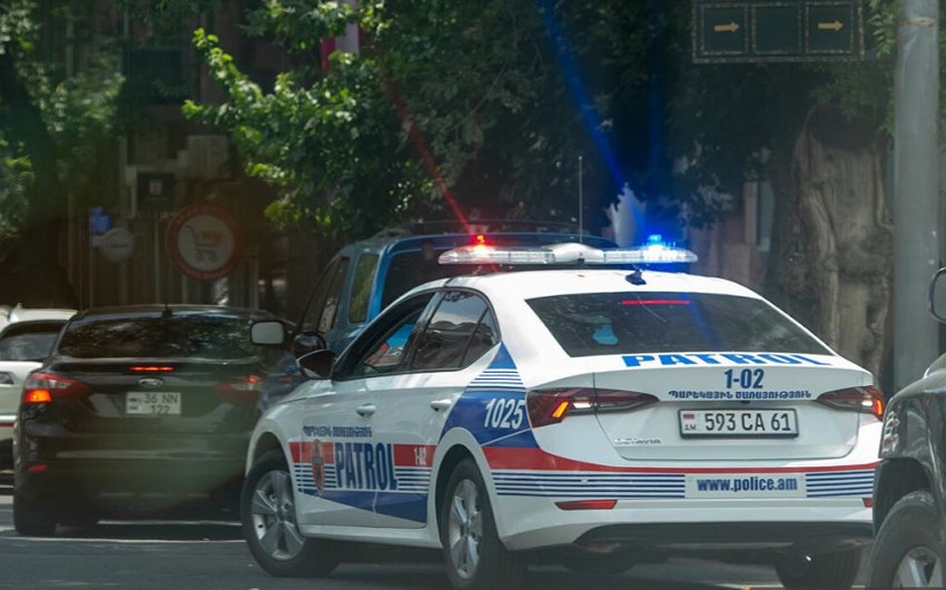 Ermənistanda hərbçi qəza törədib, 1 nəfər yaralanıb