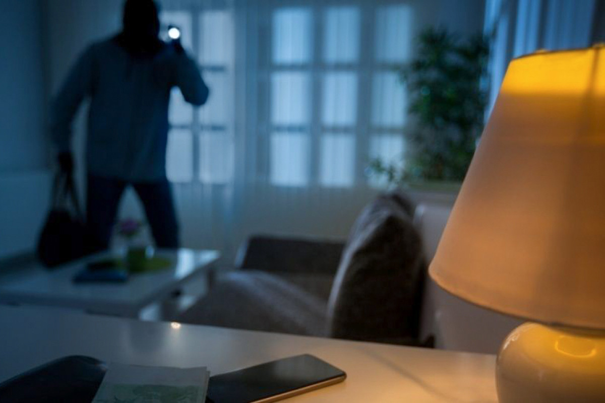 Bakıda içində iki min dollar olan çanta oğurlanıb