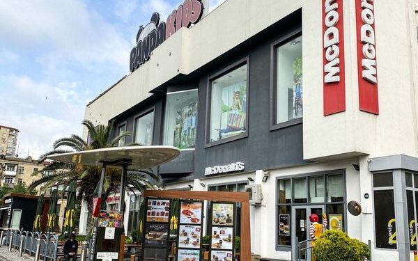 “McDonalds” insanlar problemlə üzləşdi – pul çıxdı sifariş qəbul olunmadı (FOTO + VİDEO)