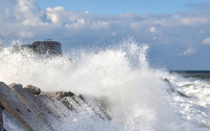 Neft daşlarında dalğanın hündürlüyü 4,2 metrə çatıb – FAKTİKİ HAVA