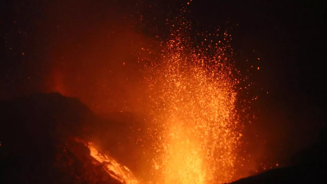 İslandiyada yenidən vulkan püskürüb