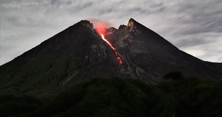 İndoneziyada Marapi vulkanı püskürdü! Kül yağışı hər yeri bürüdü