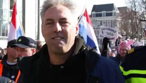 Hollandiyada Quranı yandırmaq cəhdi etirazlara səbəb olub