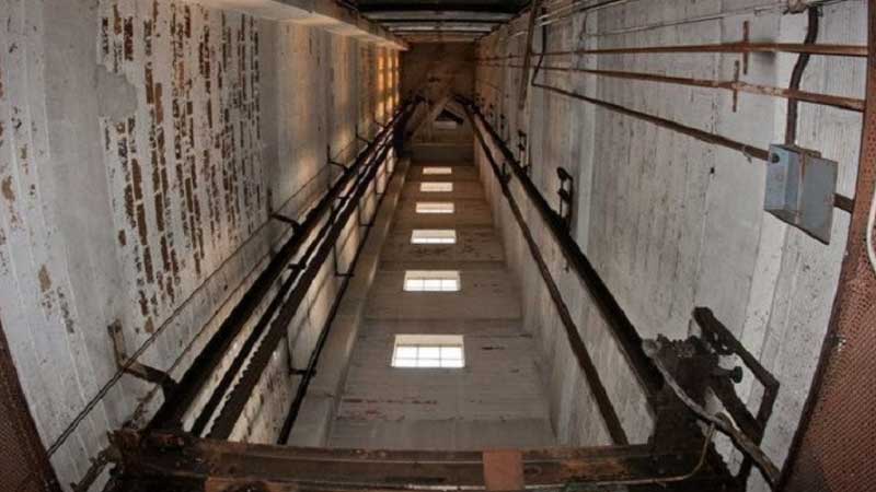 Bakıda binanın lifti qırıldı, dörd nəfər xəsarət aldı