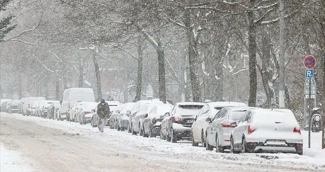 Almaniyada güclü qar və buzlanma səbəbindən bəzi reyslər təxirə salınıb
