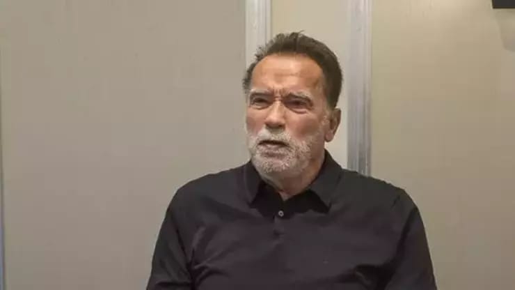 Arnold Schwarzenegger bu səbəbdən hava limanında saxlanıldı