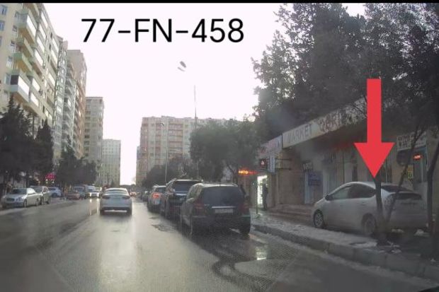 Xırdalanda səki ilə hərəkət edən sürücü piyadaların yolunu kəsdi - VİDEO