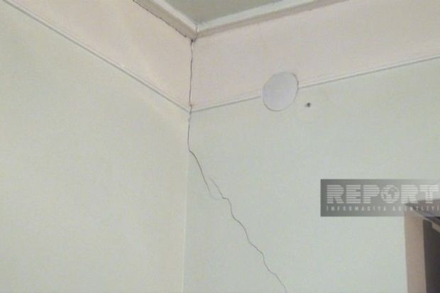 Şirvanda zəlzələ nəticəsində bir neçə evdə çatlar əmələ gəlib - FOTO