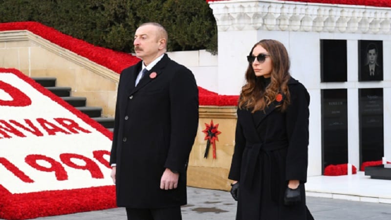 İlham Əliyev və Mehriban Əliyeva 20 Yanvar faciəsinin ildönümündə Şəhidlər xiyabanını ziyarət ediblər