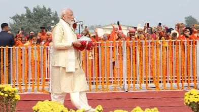 Hindistanda sökülən məscidin yerinə tikilən məbədin açılışı olub