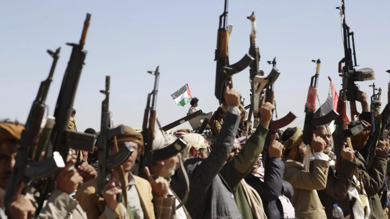 Yəməndəki Husilər ABŞ hərbi gəmisini vurdu