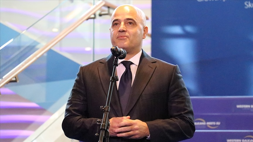 Şimali Makedoniyanın baş naziri istefa verdi