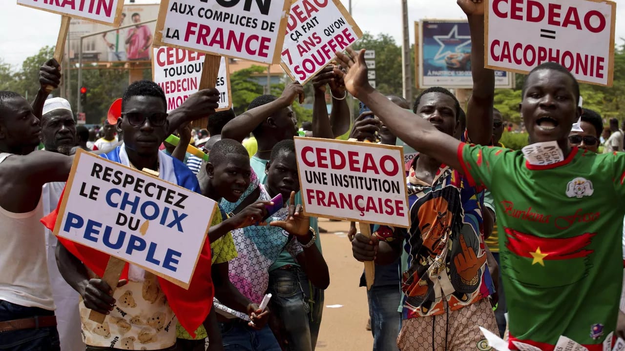 ECOWAS Mali Burkina Faso və Nigerin qərarına reaksiya verib