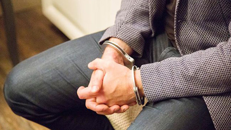 “Zavuç”u direktor təyin edəcəyini demişdi, həbs edildi