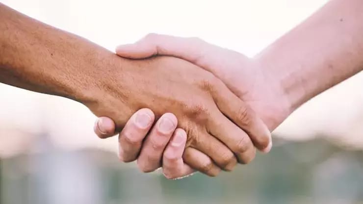 Küveyt qəbiristanlıqlarda əl sıxmağı qadağan edəcək