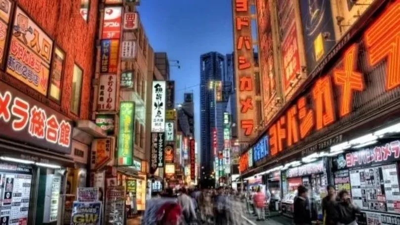 Yaponiya həmkarlar ittifaqı maaşların 6 faiz artırılmasını tələb edəcək