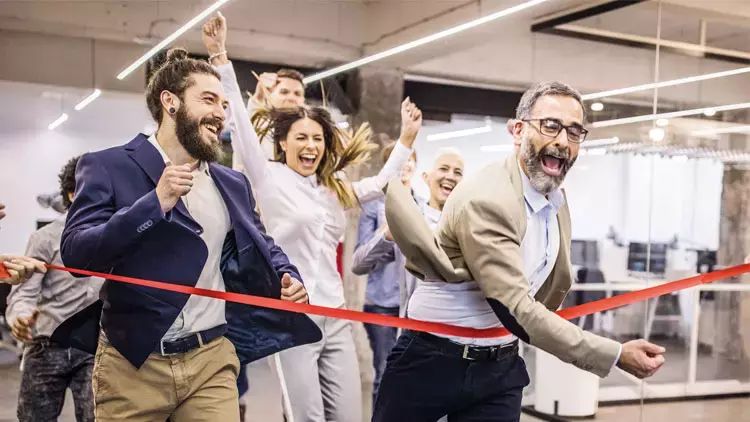 Almaniyada işcilər həftədə 4 gün işləyəcək