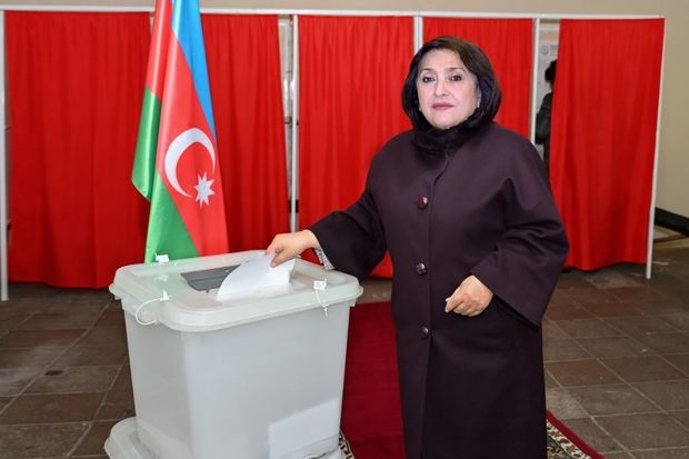 Milli Məclisin sədri Sahibə Qafarova səs verib