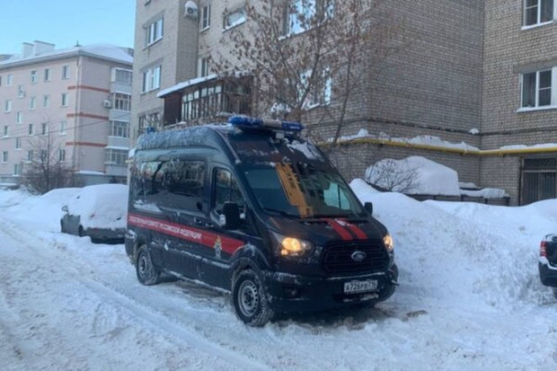 Rusiyada ata körpəsini beşinci mərtəbədən küçəyə tulladı - FOTO/VİDEO