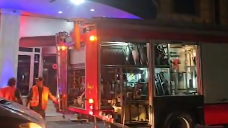 Bakıda hoteldə yanğın: Ana və körpəsi xilas edildi (VİDEO)