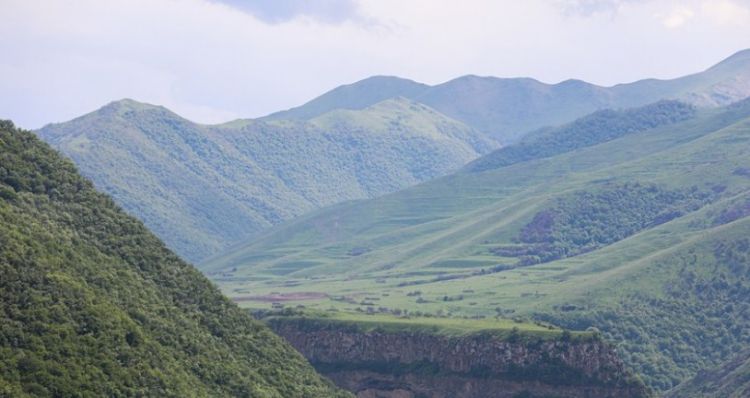 Laçın və Kəlbəcərdə üç yaşayış məntəqəsinin tikintisinə başlanılır