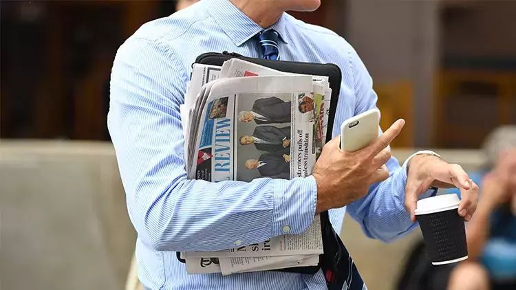 Fransanın şimalındakı Seine-Port şəhərində smartfonların ictimai yerlərdə istifadəsi qadağan edilib