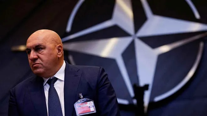 İtaliyanın müdafiə naziri xəstəxanaya yerləşdirilib