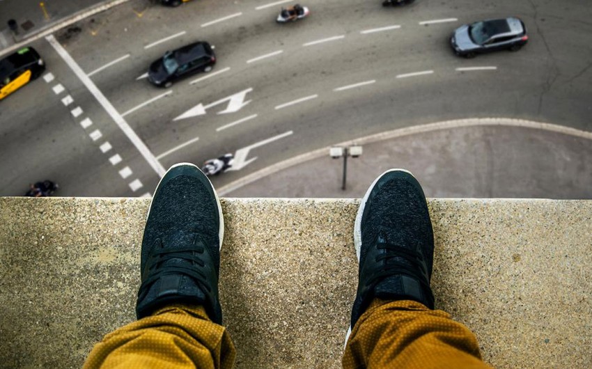 Sumqayıtda özünü 5-ci mərtəbədən atan şəxs ölüb - YENİLƏNİB