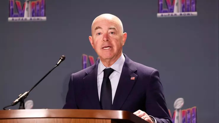 ABŞ-da Mayorkaya qarşı impiçment maddələri qəbul edilib