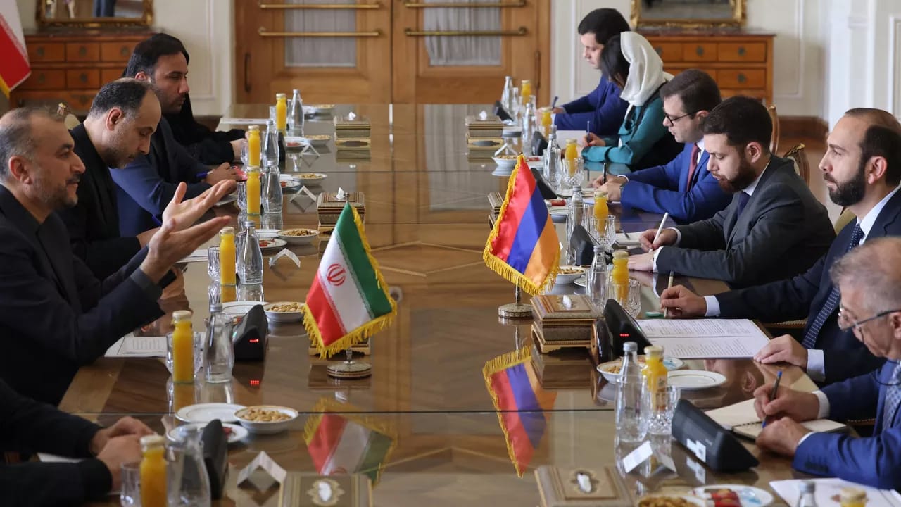 İran və Ermənistan arasında əməkdaşlıq müqaviləsi imzalanıb