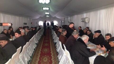 Azərbaycanda QƏRİBƏ OLAY! Kişi tabutda dirildi: MOLLA QAÇDI - VİDEO