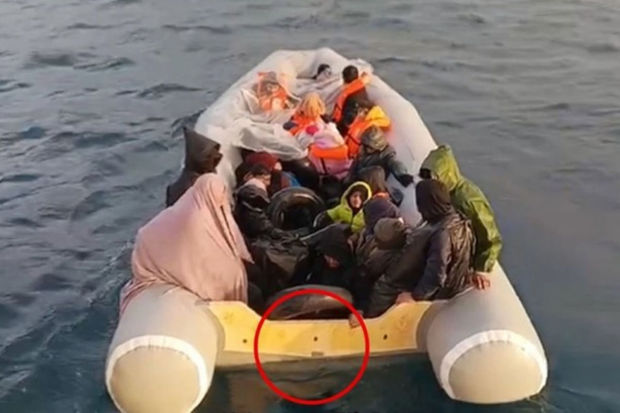 Aralıq dənizində qayığın mühərrikini söküb qaçqınları ölümlə üz-üzə qoydular - FOTO