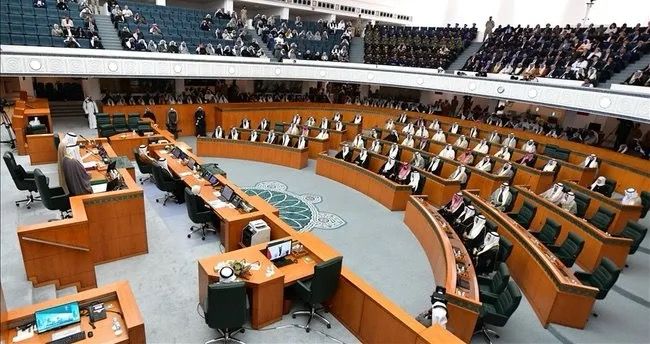 Küveyt əmiri Sabah parlamenti buraxdı