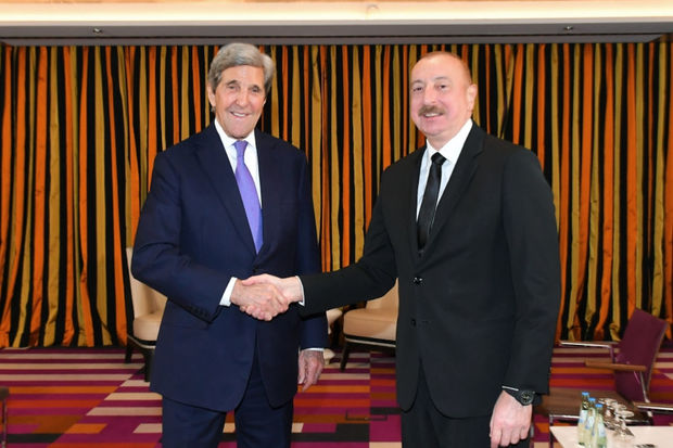 Prezident İlham Əliyev Münhendə Con Kerri ilə görüşüb - YENİLƏNİB + FOTO