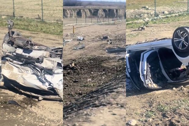 Ödənişli yolda növbəti qəza: BMW tanınmaz hala düşdü - VİDEO