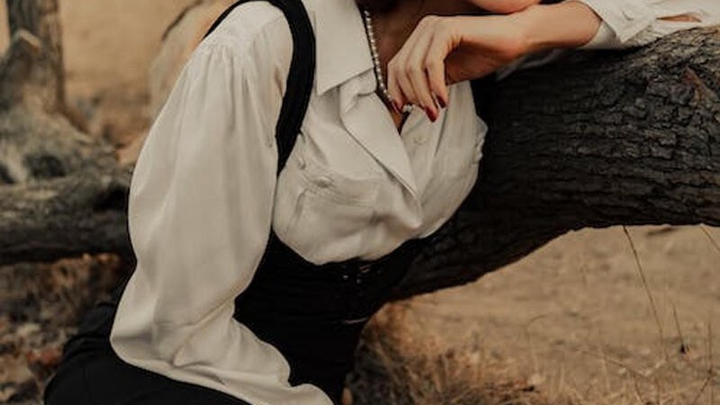 Məktəbli qızların qeyri-etik davranışına əks etdirən görüntülər YAYILDI - ANBAAN VİDEO