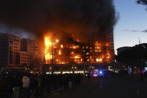 Çində güclü yanğın: ölən və yaralananlar var - FOTO/VİDEO