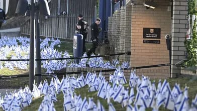 İsrail səfirliyinin qarşısında bir nəfər özünü yandırdı