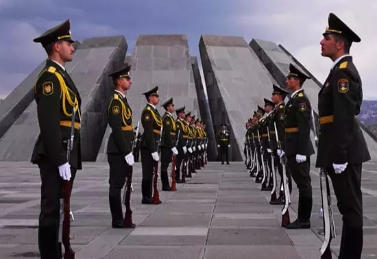 İrəvan və Paris arasında müdafiə sazişi imzalandı