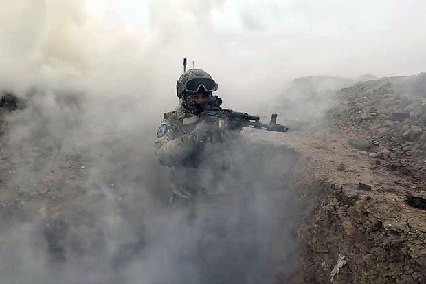 Dəniz xüsusi təyinatlıları zərbə PUA-sı ilə şərti düşmənin müşahidə məntəqələrini sıradan çıxarıblar - VİDEO