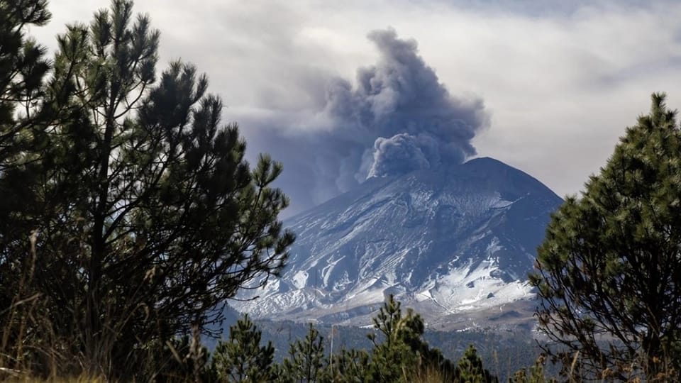 Meksikada vulkan aktivləşməsi nəticəsində uçuşlar ləğv edildi
