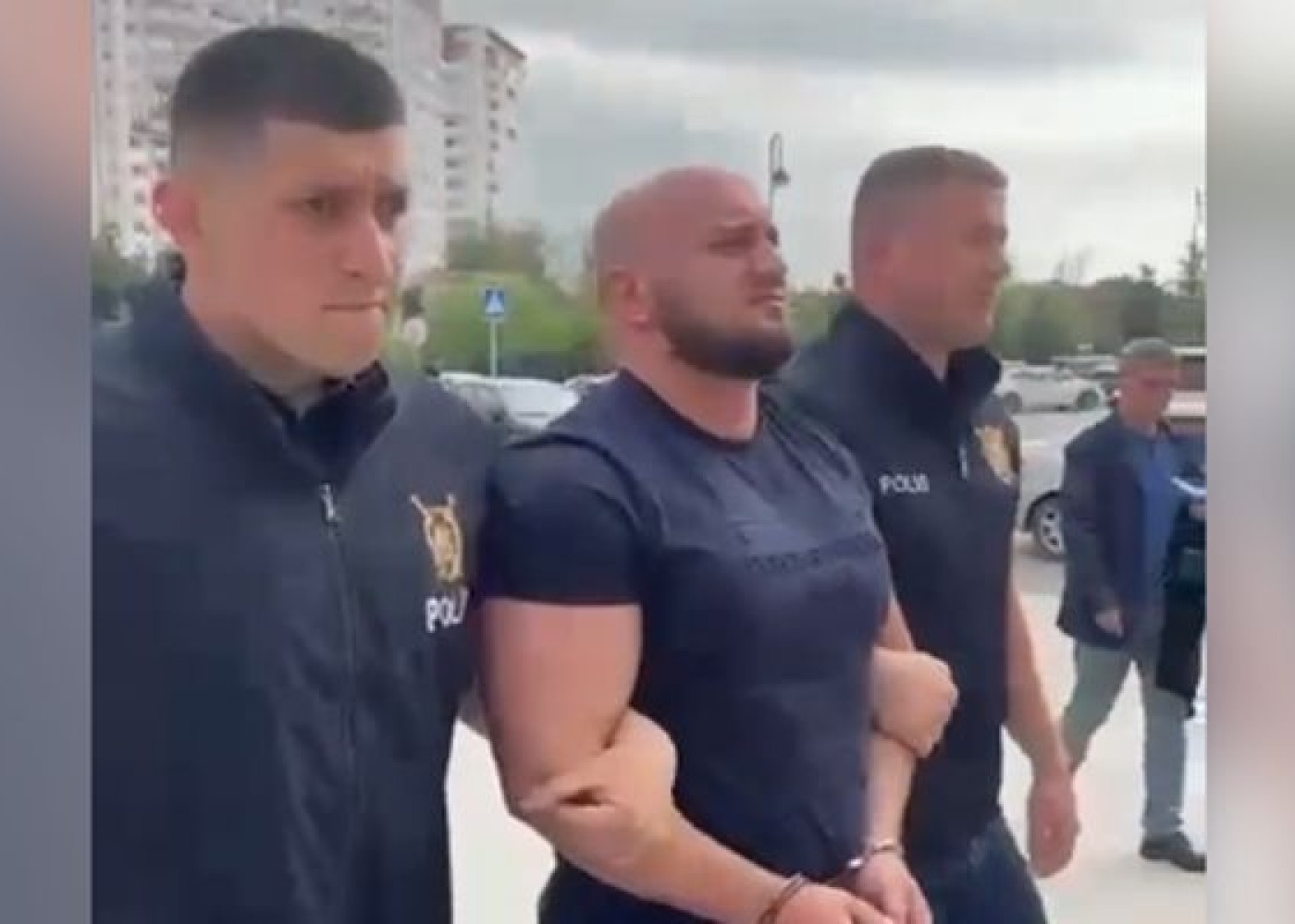 Məhkəmə qazinin çənəsini sındıran idmançı ilə bağlı qərar verdi