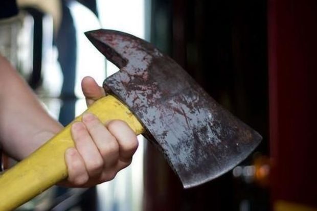 Bakıda oğlunu və gəlinini baltalayan şəxs yenidən hakim qarşısında