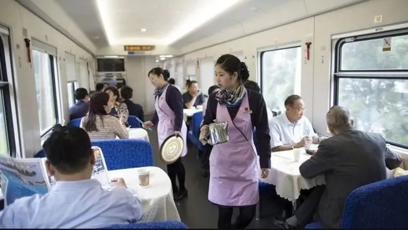 Çinin xidmət sektoru orta səviyyədə böyüdü