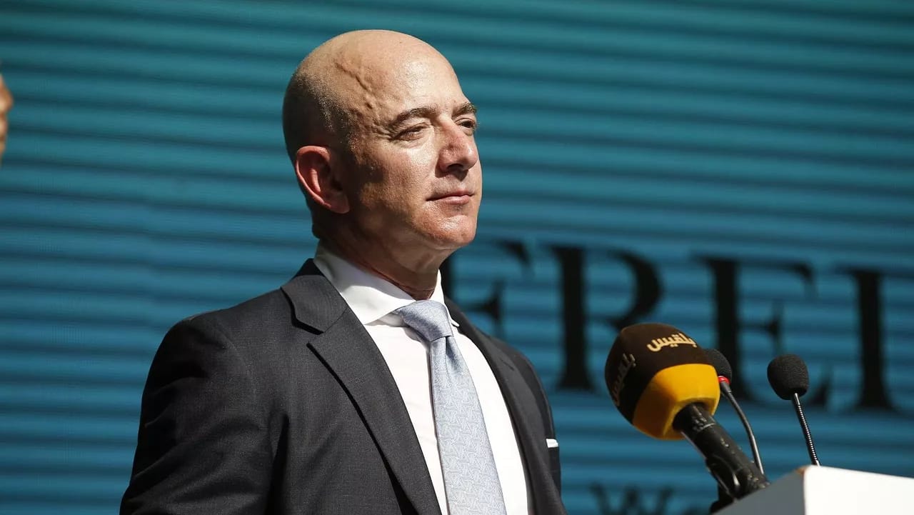 Ceff Bezos dünyanın ən varlı adamı ünvanını İlon Maskdan geri alıb