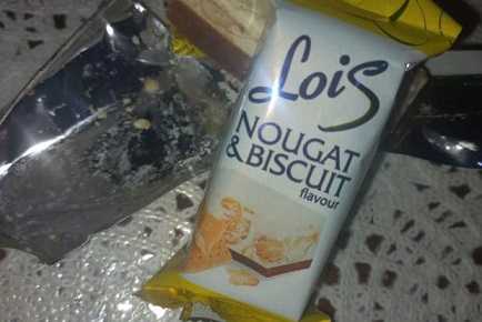 “OBA” marketdən alınan şirniyyatdan qurd çıxdı - FOTO/VİDEO