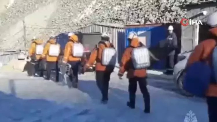 Rusiyada qızıl mədənində qalan işçilər üçün xilasetmə işlərinə başlanılıb