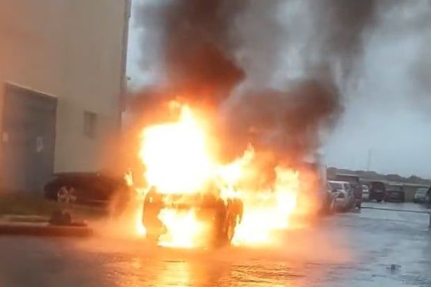 Səhər saatlarında Masazırda avtomobil yanıb - VİDEO
