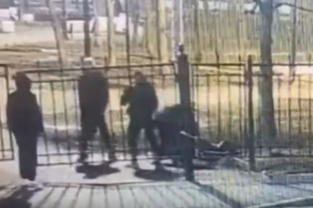 Rusiyada dəhşətli qətl: Yeniyetmələr əylənmək üçün adam öldürdülər - VİDEO