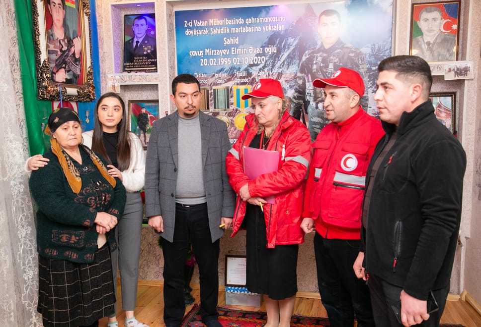 Yelo Bank навестил семьи шехидов в Ходжавенде